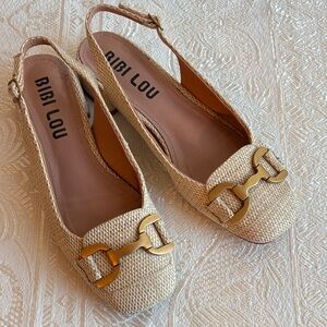 Bibi Lou Slingback “Vela” Loafers pumps Natural Brass Accents size 39 / 9 EUC